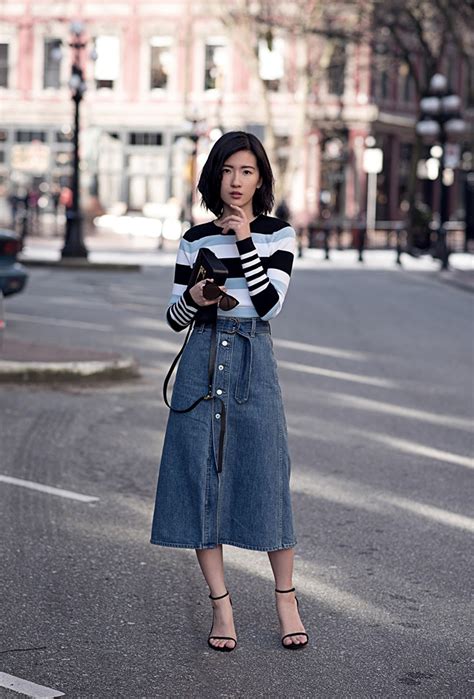 How To Wear A Denim Skirt 13 Outfit Ideas To Copy Now Stylecaster