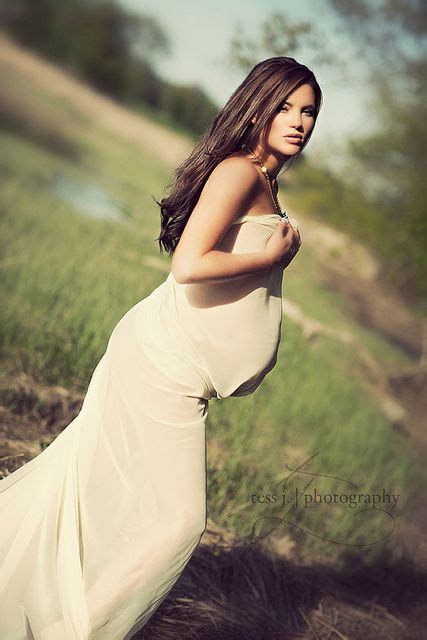 wow i wish i was this beautiful preggers and had an awesome photo of it maternity poses