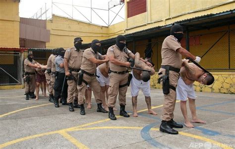 エルサルバドル、刑務所内の写真公開 殺人急増で非常事態宣言 写真16枚 国際ニュース：afpbb News