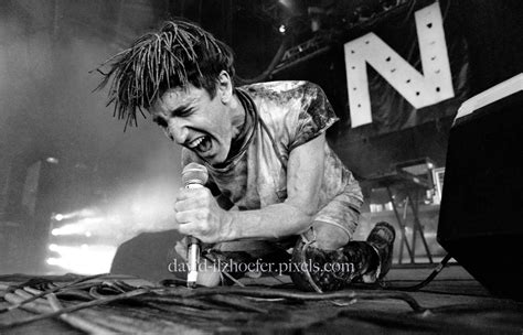trent reznor of nine inch nails at the 1991 lollapalooza festival r nin