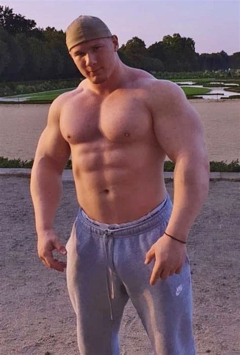 Pin By Aj On Muscle Gym Guys Muscular Men Beefy Men