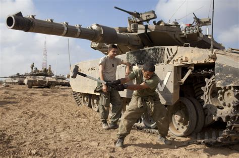 Israeli Tanks Move In To Gaza