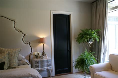 Learn how to paint a door with these helpful tips. Black Painted Interior Doors? Why Not? - HomesFeed