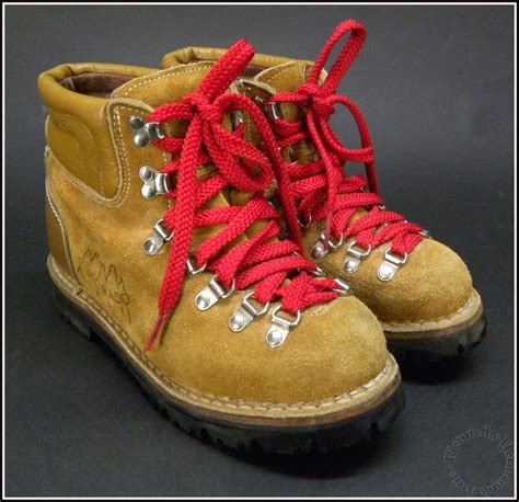 1980s Vintage Colorado Leather Hiking Boots With Vibram Soles And Red