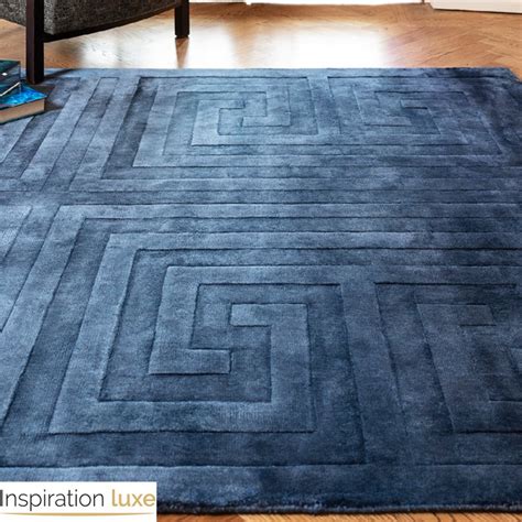 Bleu disponible en 2 tailles détails soignés nettoyage à sec livraison standard offerte. Tapis design haut de gamme bleu en relief par Joseph Lebon ...