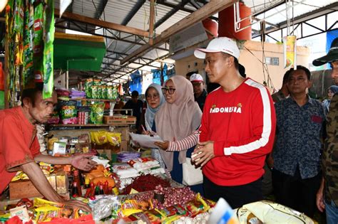 Pantau Ketersediaan Komidi Bapok Di Pasar Sentral Mamuju Prof Zudan