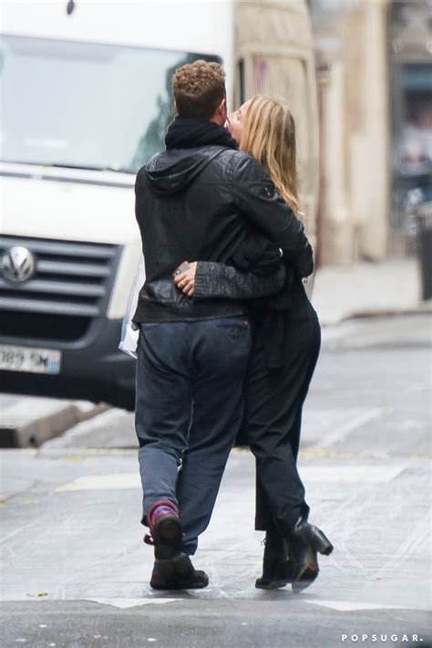 Chris Martin And Annabelle Wallis Kissing Pictures Popsugar Celebrity