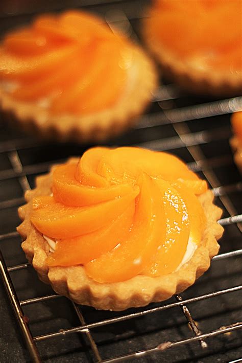 custard peach tart