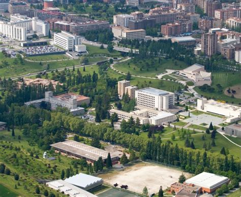 La Universidad De Navarra Cuenta Con 5500 Empleados Y Un 68 Más De