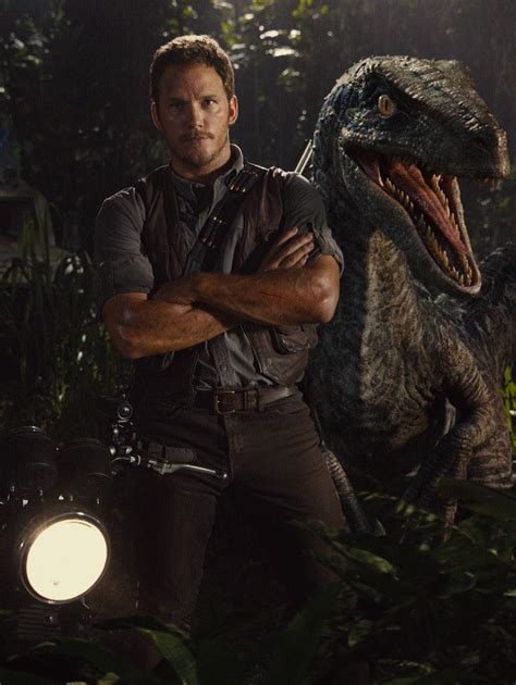 New ‘jurassic World Image Raptor Photobombs Chris Pratt