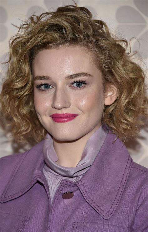 Julia Garner Julia Garner Medium Length Hair Styles Curly Hair Styles