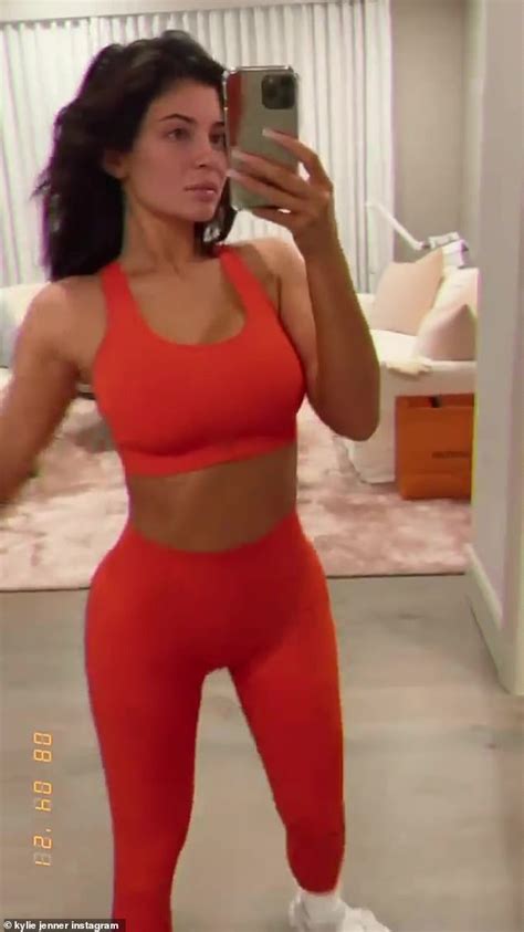Kylie Jenner Flaunts A Fresh Faced After Exercise Glow While Showing