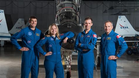 Nasa Will Send A Canadian Astronaut Around The Moon Cnet