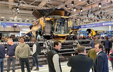 New Holland Combine Boosts Productivity Maintains Size Weight