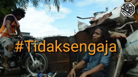 If you want to learn secara tidak sengaja in english, you will find the translation here, along with other translations from indonesian to english. Tidak Sengaja | Komedi - YouTube