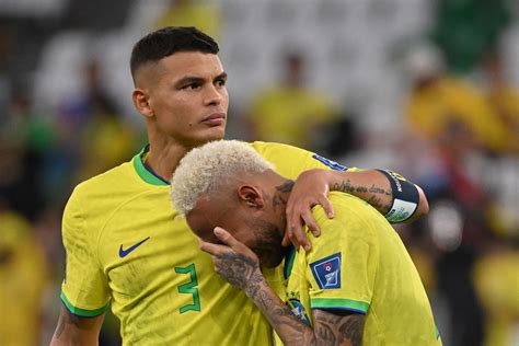 brazil teammates ask neymar to continue playing for national team with international future