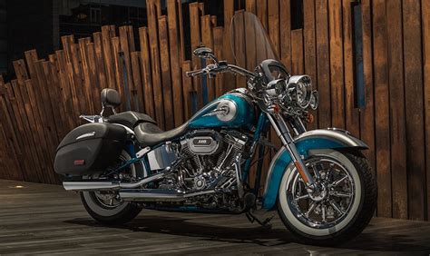 It's loaded with chrome and includes classic hiawatha headlamps. HARLEY DAVIDSON CVO Softail Deluxe specs - 2014, 2015 ...