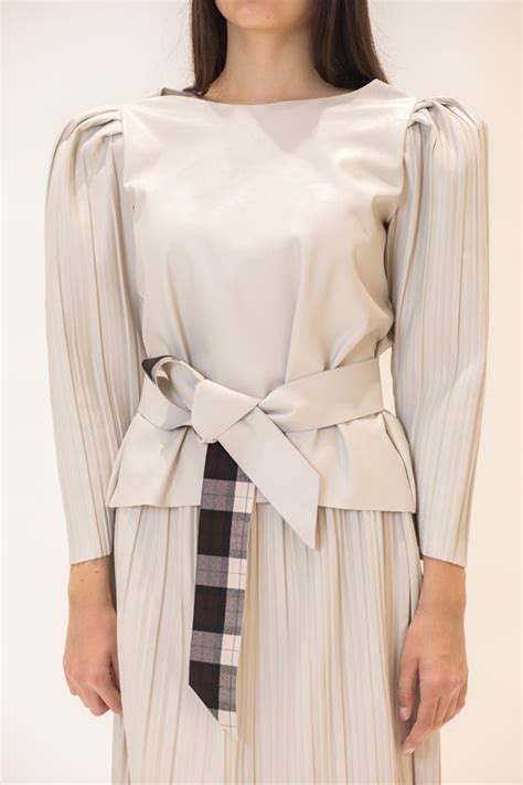 Елегантна дамска блуза OF COURSE- колекция Есен и Зима 2020