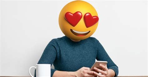 the best 👍 and worst 👎 emojis to use on a dating app