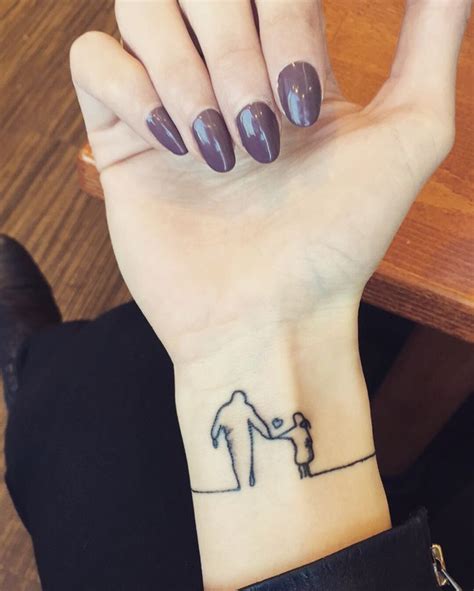 El infinito simboliza que incluso si ya no estamos juntos físicamente, nuestra conexión es infinita. Resultado de imagen de tatuajes para una madre fallecida ...