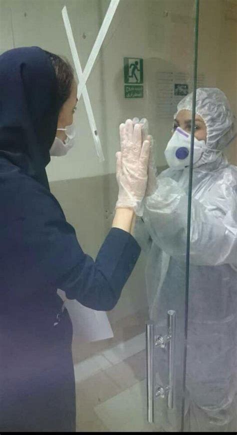 تصویر اثرگذار از دو پرستار در مرز قرنطینه بیمارستان تابناک Tabnak