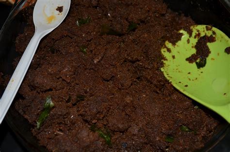 Cuci bersih daging kerbau dan potong sesuai selera. Resepi Rendang Kerbau - Pewarna f