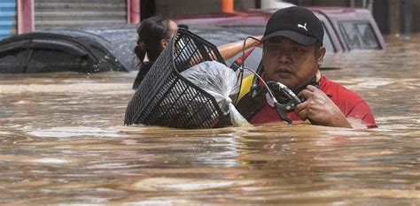 Death Toll From Philippine Floods Landslides Climbs To 33
