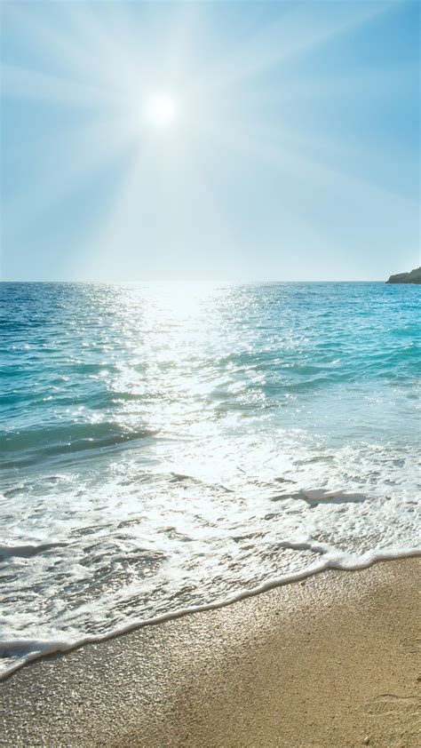 砂浜と眩しい太陽 夏っぽいiphone壁紙 Iphone14スマホ壁紙待受画像ギャラリー