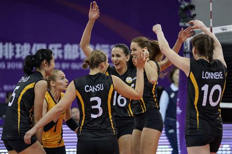 Vakıfbank kadın voleybol takımı'nın i̇sveçli smaçörü isabelle haak, i̇sveç spor akademisi tarafından ülkesinde 'yılın kadın sporcusu' ödülüne aday gösterildi. Liga Mistrzyń. Koncert Isabelle Haak w Stambule, VakifBank z awansem - Sport WP SportoweFakty