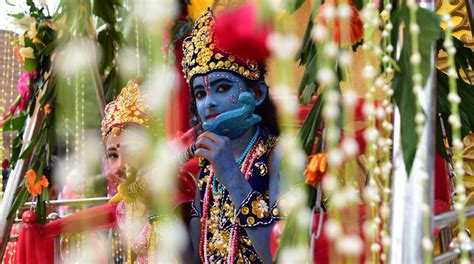 Dhaka Hindus In Bangladesh Celebrate A Colourful Janmashtami The