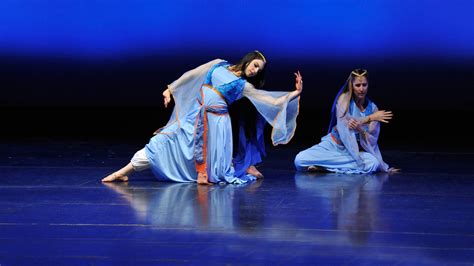 Persian Dance The Struggle For Identity Dance Fashion