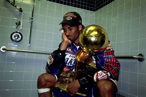 The Heart Breaking Reason Behind The Iconic Kobe Bryant Photo After The