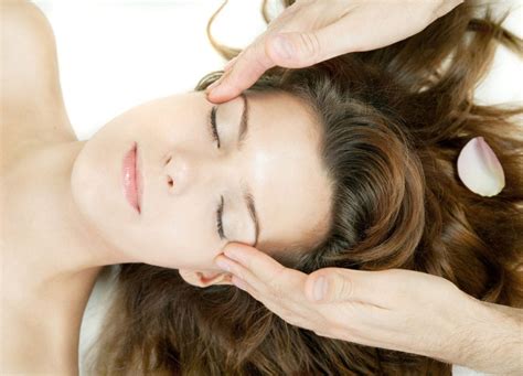 Head Massage Tips To Give Yourself A Relaxing Head Massage All Things Hair Us