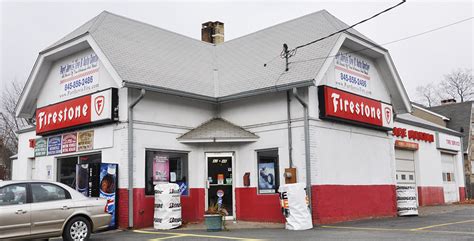 Places to see, ways to wander, and signature experiences. New York Firestone Stores | RoadsideArchitecture.com