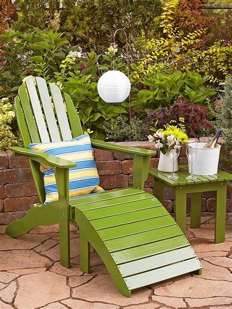 In fact, doing the work yourself helps cut down the cost and is a simple project for any homeowner. 2 Ways to Install a Flagstone Paver Patio | Backyard ...