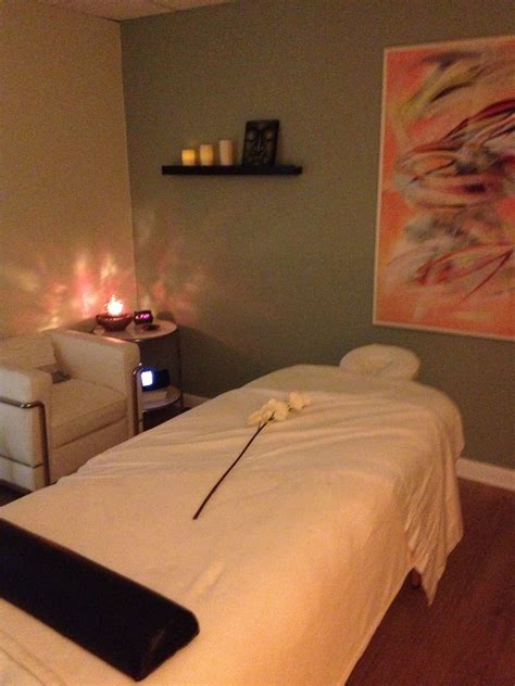 massage room relax and renew quarto aconchegante massoterapia decoração