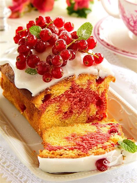 Il ribes rosso é un frutto molto comune nelle zone montane, ricco di vitamine e buonissimo da mangiare fresco. Plumcake al ribes rosso e glassa senza glutine | Ricetta ...