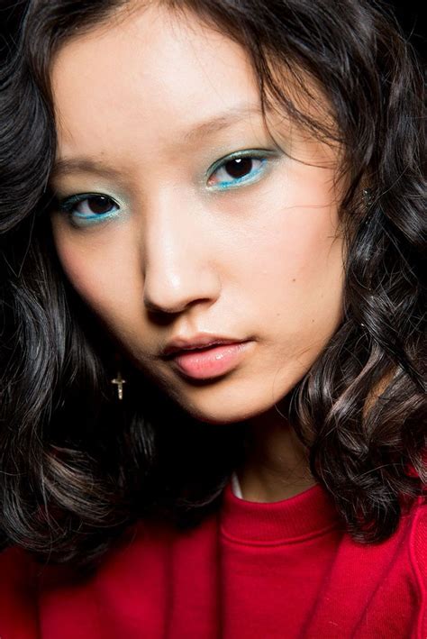 See The Best Makeup Looks From Fashion Month So Far Holiday Makeup