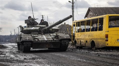 Rishi Sunak Confirms Pledge To Send British Tanks To Ukraine To Help