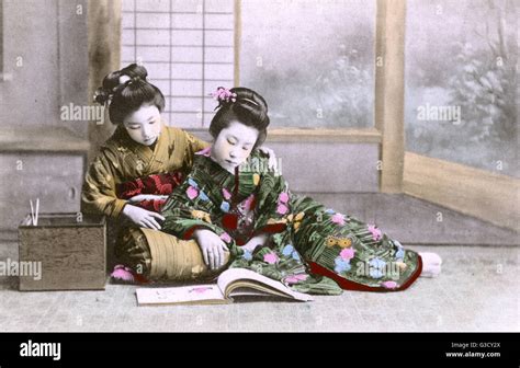 Deux Filles Japonaises Telegraph