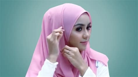 Hijab tutorial | pakai tudung bawal selendang, # cara pakai selendang terkini 2015 gaya hana tajima part 3. 12 TUTORIAL CARA PAKAI TUDUNG SHAWL SIMPLE KEMAS & CANTIK ...