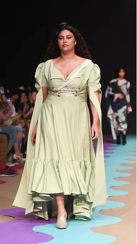 Plus Size Models Take To The Ffwd Runway For The First Time Harpers