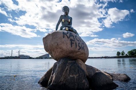 La Statue De La Petite Sirène Vandalisée à Copenhague Le Huffpost