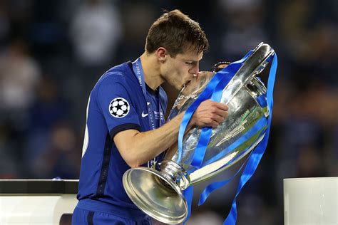 Cesar Azpilicueta Cries For Six Minutes In Emotional Chelsea Farewell