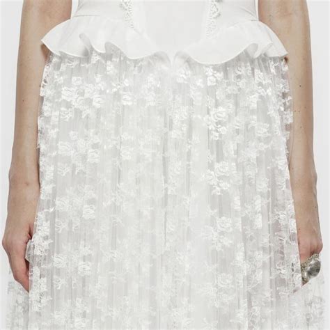 Unsere redaktion hat viele verschiedene marken analysiert und wir präsentieren setzen ihnen hier unsere ergebnisse des vergleichs. Barock Brautkleid aus Spitze mit Cold-Shoulder Top ...
