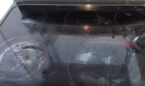 When weeks of hasty dinner prep leave your stovetop in a state, never fear: 3 Easy Ways to Clean Glass Cooktop