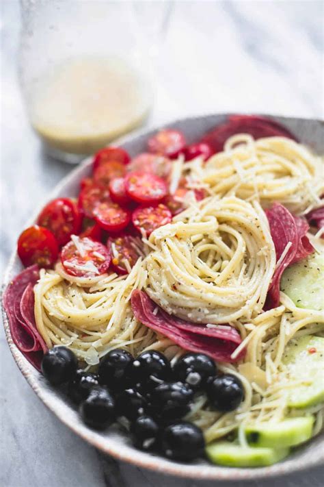 It's perfect for picnics, potlucks, bbq parties and dinner parties too. Creamy Italian Spaghetti Pasta Salad | Creme De La Crumb