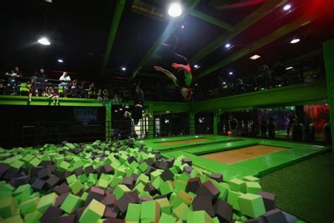 فيلم للكبار 18 كيف تع رت آمامه في منزلها وقام باجماع معها أقوى الآفلام شاهد قبل الحذف. افتتاح اكبر صالة ترامبولين في الشرق الاوسط بفليب اوت دبي ...