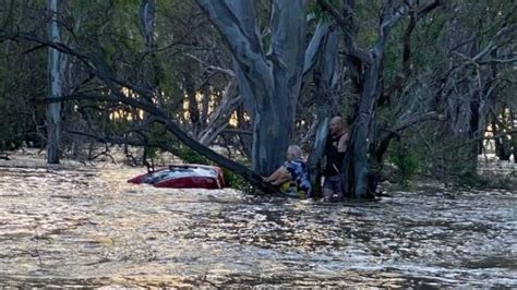 Victoria Floods Eaglehawk Woman Saved By Man In Elmore Floodwaters
