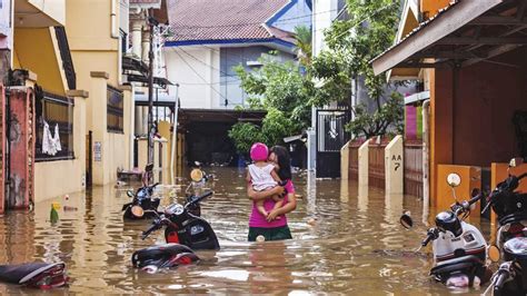 Death Toll From Indonesia Floods Landslides Climbs To 68 World News